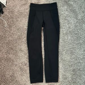 Women’s Lululemon Black Leggings with pockets- 2- old style
